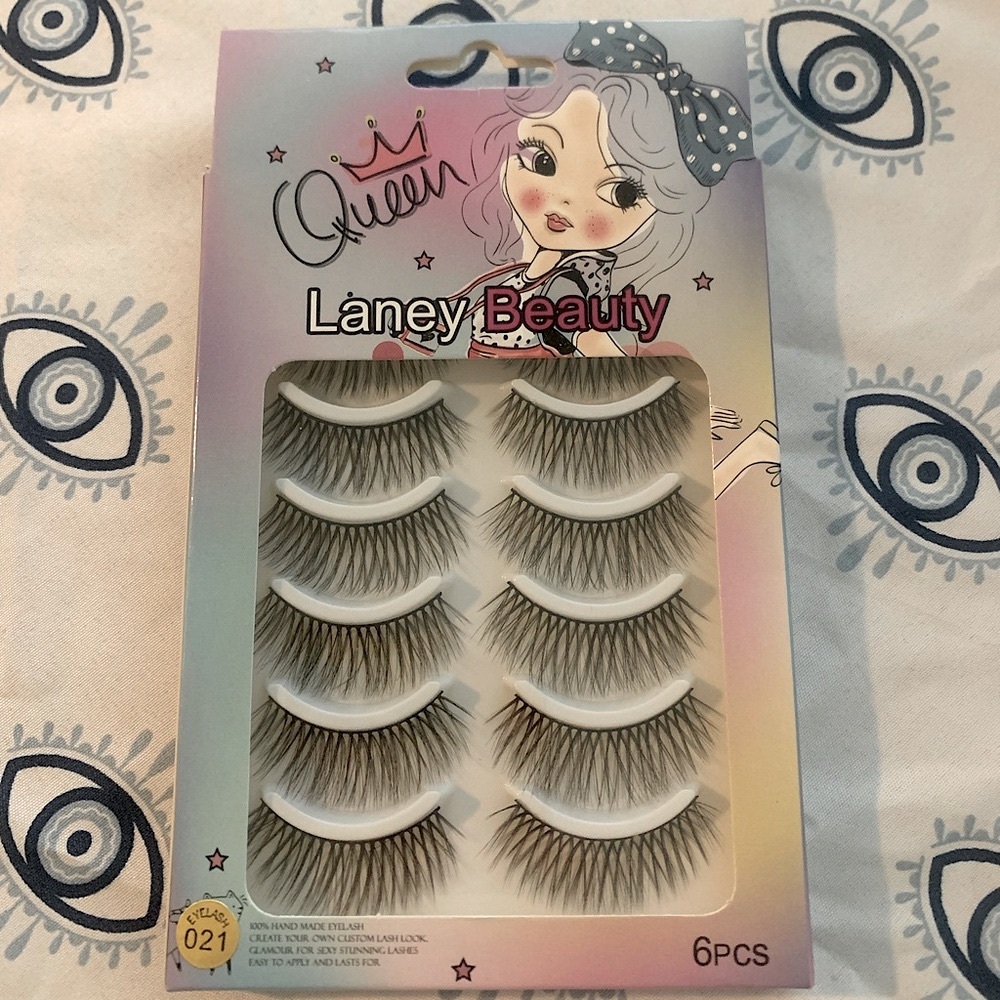 Queen Laney Beauty strip lashes